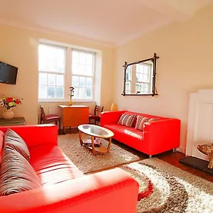  Apartment Joivy Bright And Cosy 2br Apt With Workspace In New Town, 5mins To Princes St